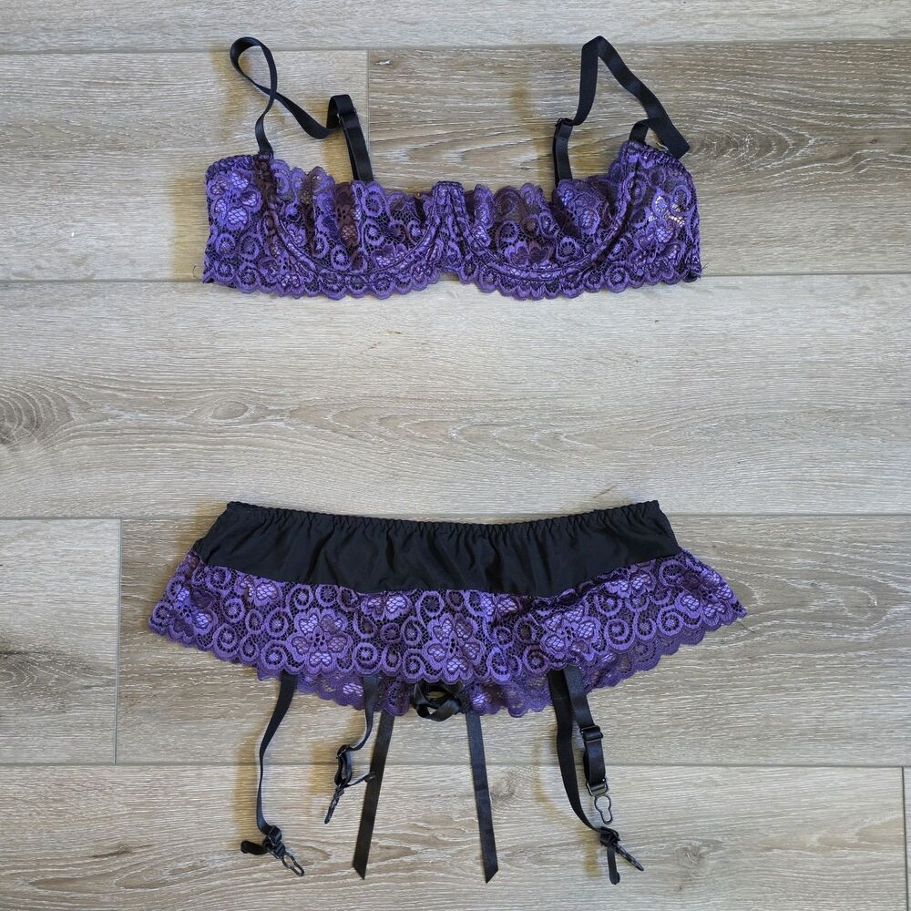 Vintage Escante Lingerie Womens 2 piece set Purple LACE Bra tie up Garter belt